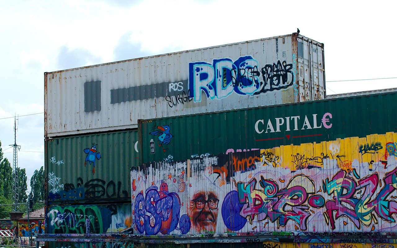 Incus/LXC System Containers vs Docker Application Containers
