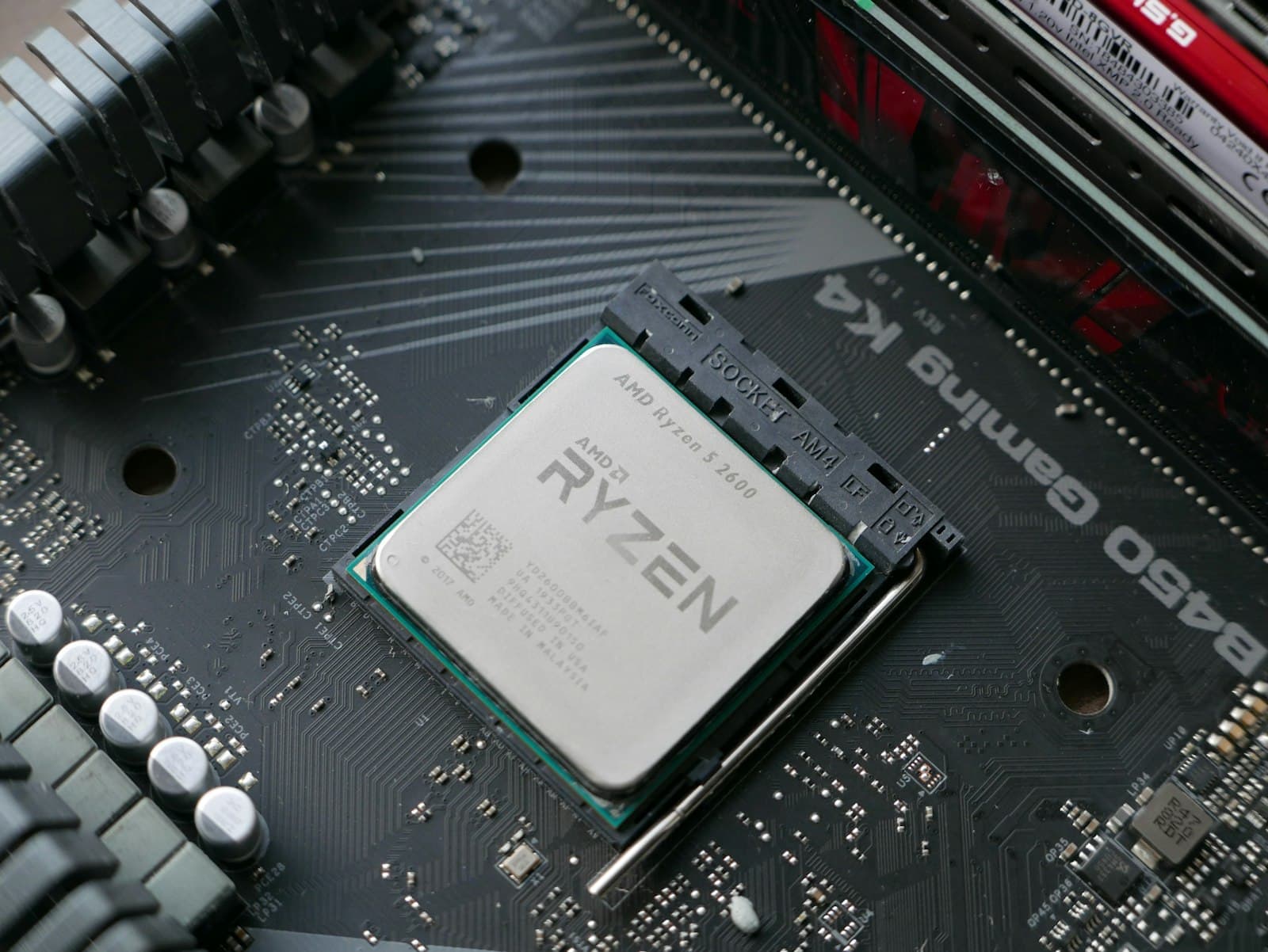 Apa yang Sebenarnya Dilakukan cgroups v2 Saat Anda Set Limit Memory Docker