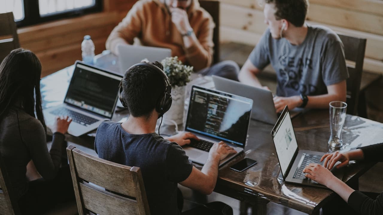 Platform Engineering dan Internal Developer Platform: Membangun Jalan Mudah untuk Tim Anda